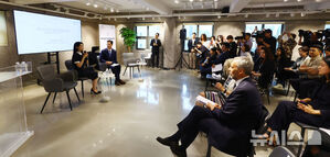 【フォト】ミラノ・コルティナ冬季五輪説明会で発言するキム・ヨナ