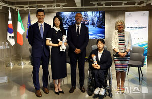 【フォト】ミラノ・コルティナ冬季五輪説明会で発言するキム・ヨナ