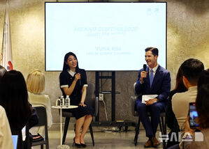 【フォト】ミラノ・コルティナ冬季五輪説明会で発言するキム・ヨナ