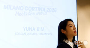 【フォト】ミラノ・コルティナ冬季五輪説明会で発言するキム・ヨナ