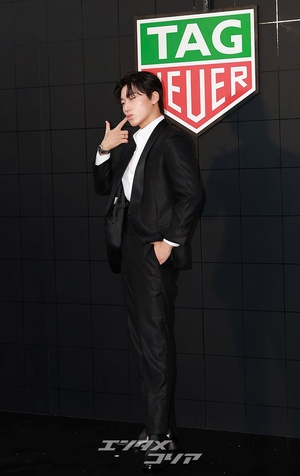 【フォト】ATEEZサン、「ほっぺハート」で魅力アピール