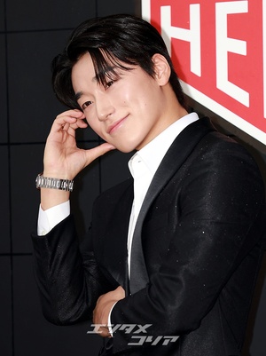 【フォト】ATEEZサン、「ほっぺハート」で魅力アピール