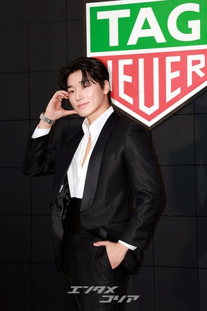 【フォト】ATEEZサン、「ほっぺハート」で魅力アピール