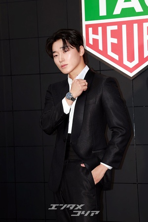 【フォト】ATEEZサン、「ほっぺハート」で魅力アピール