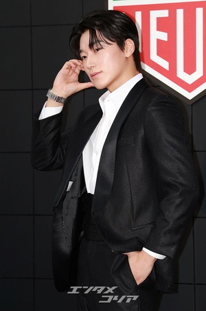 【フォト】ATEEZサン、「ほっぺハート」で魅力アピール