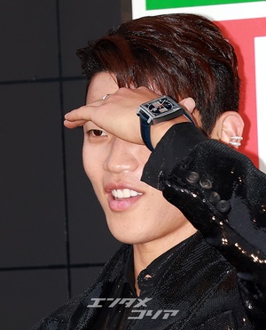 【フォト】サッカー選手の黄喜燦、男らしさ漂うビジュアル