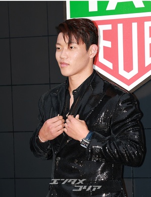 【フォト】サッカー選手の黄喜燦、男らしさ漂うビジュアル