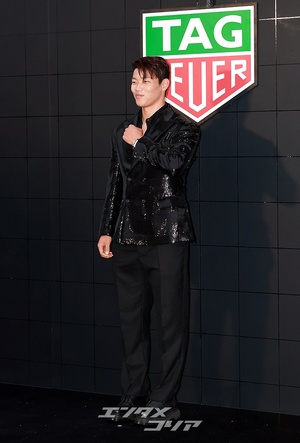 【フォト】サッカー選手の黄喜燦、男らしさ漂うビジュアル