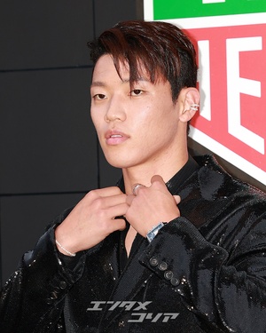 【フォト】サッカー選手の黄喜燦、男らしさ漂うビジュアル