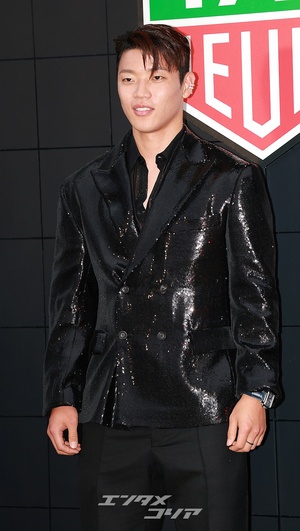 【フォト】サッカー選手の黄喜燦、男らしさ漂うビジュアル