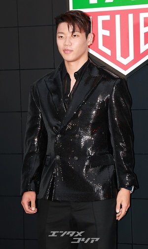 【フォト】サッカー選手の黄喜燦、男らしさ漂うビジュアル