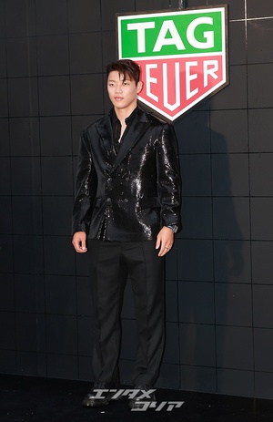 【フォト】サッカー選手の黄喜燦、男らしさ漂うビジュアル