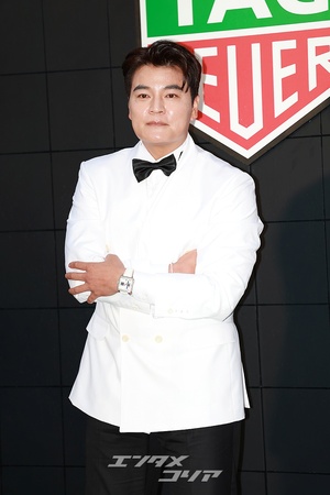 【フォト】元野球選手の秋信守、高級時計がよく似合う