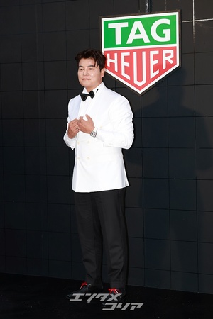 【フォト】元野球選手の秋信守、高級時計がよく似合う