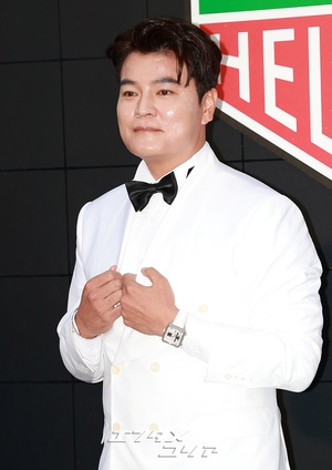 【フォト】元野球選手の秋信守、高級時計がよく似合う