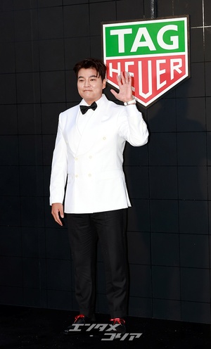 【フォト】元野球選手の秋信守、高級時計がよく似合う