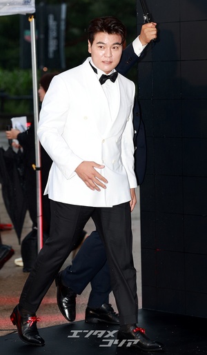 【フォト】元野球選手の秋信守、高級時計がよく似合う