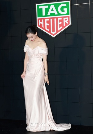 【フォト】「一児の母」孫延在、ピンクのドレス姿が清純