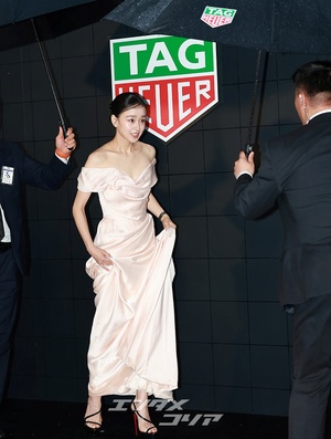 【フォト】「一児の母」孫延在、ピンクのドレス姿が清純