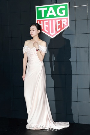 【フォト】「一児の母」孫延在、ピンクのドレス姿が清純