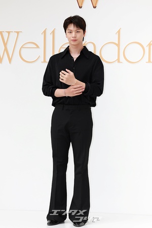 【フォト】ユク・ソンジェ、シックな黒の装いで際立つビジュアル