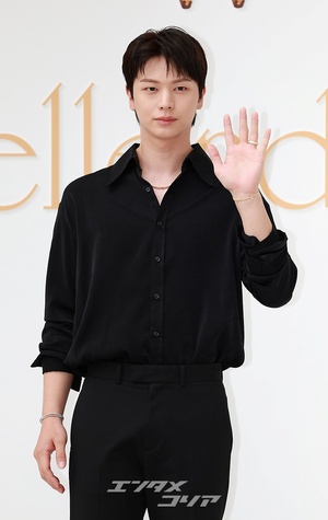 【フォト】ユク・ソンジェ、シックな黒の装いで際立つビジュアル