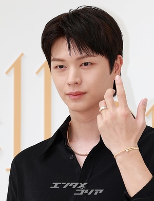 【フォト】ユク・ソンジェ、シックな黒の装いで際立つビジュアル