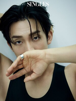 【フォト】イ・サンイ、鍛え上げた腹筋に視線集中