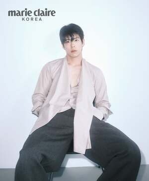 【フォト】チェ・ウソン、青春映画のワンシーンのような姿