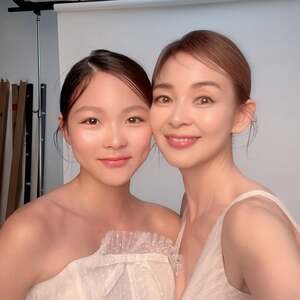 SHIHO、娘とドレス姿で撮影した心境告白 「新しい一面…ウェディングを想像するよう」