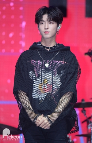 Xdinary Heroesジュンハン、優生学的な発言めぐり謝罪…所属事務所「責任を痛感…教育する方針」