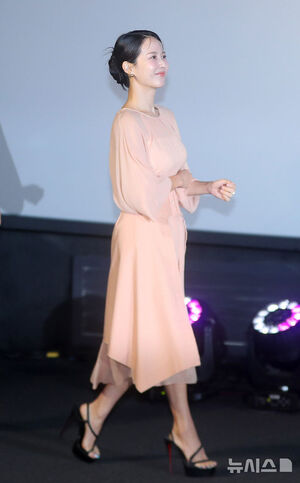 【フォト】チョ・ヨジョン、優雅なスタイルに感嘆の声