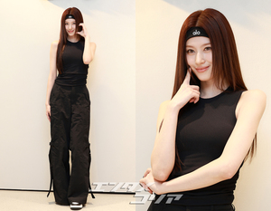 【フォト】TWICEサナ、オールブラック・コーデも華やか