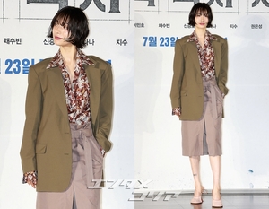 ナナ、ユニークな制作発表会コーデ…足に残る数字のタトゥーに注目