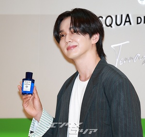 【フォト】ほほ笑むユ・スンホ、穏やかなビジュアル