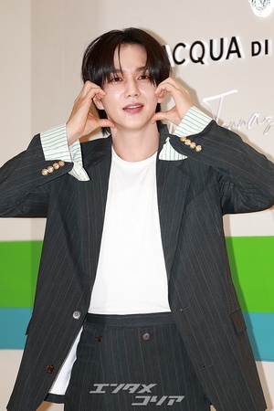 【フォト】ほほ笑むユ・スンホ、穏やかなビジュアル