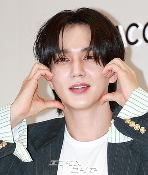 【フォト】ほほ笑むユ・スンホ、穏やかなビジュアル