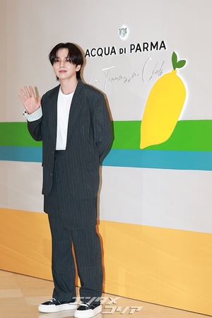 【フォト】ほほ笑むユ・スンホ、穏やかなビジュアル