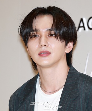 【フォト】ほほ笑むユ・スンホ、穏やかなビジュアル