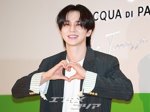 【フォト】ほほ笑むユ・スンホ、穏やかなビジュアル