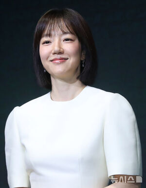 【フォト】まばゆい白ワンピ姿のイム・スジョン、ばっさりボブヘア