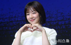 【フォト】まばゆい白ワンピ姿のイム・スジョン、ばっさりボブヘア