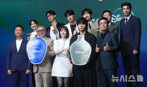 【フォト】リュ・スンリョン＆イム・スジョンら、『パイン　ならず者たち』のキャストたち