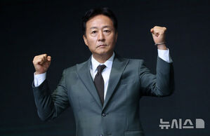 【フォト】リュ・スンリョン＆イム・スジョンら、『パイン　ならず者たち』のキャストたち