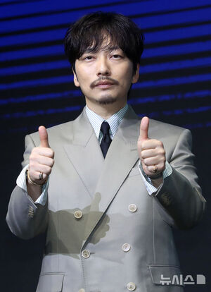 【フォト】リュ・スンリョン＆イム・スジョンら、『パイン　ならず者たち』のキャストたち