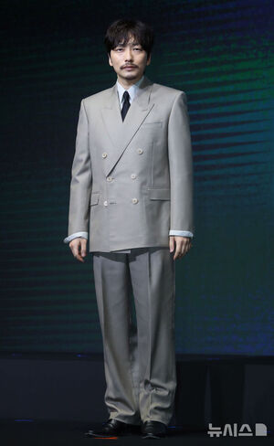 【フォト】リュ・スンリョン＆イム・スジョンら、『パイン　ならず者たち』のキャストたち