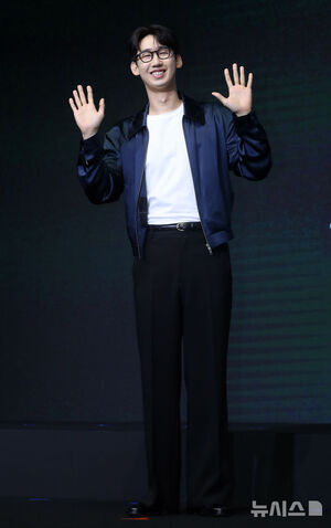 【フォト】リュ・スンリョン＆イム・スジョンら、『パイン　ならず者たち』のキャストたち