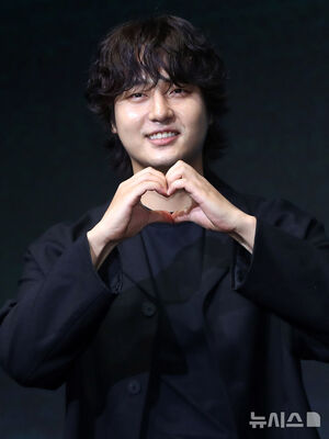 【フォト】リュ・スンリョン＆イム・スジョンら、『パイン　ならず者たち』のキャストたち