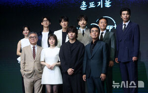 【フォト】リュ・スンリョン＆イム・スジョンら、『パイン　ならず者たち』のキャストたち