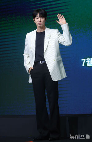 【フォト】リュ・スンリョン＆イム・スジョンら、『パイン　ならず者たち』のキャストたち